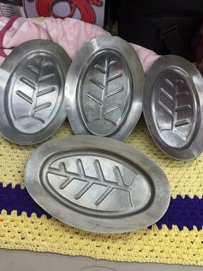 Lot of 4 Vtg aluminum steak plates made In Japan. No wood parts